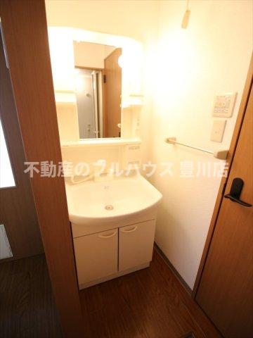 洗面設備　写真は反転タイプ別室