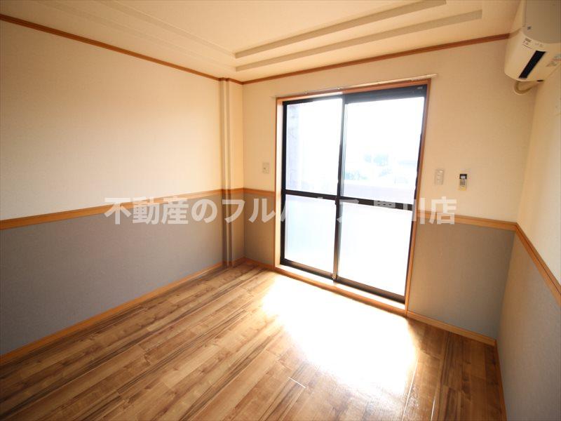 居室・リビング　写真は反転タイプ別室