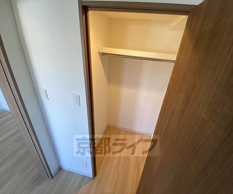 収納　照明を備えた収納部屋になります。