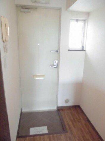 玄関　別部屋の参考写真です。