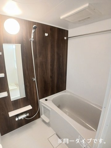 バス・シャワールーム　落ち着いた空間のお風呂です