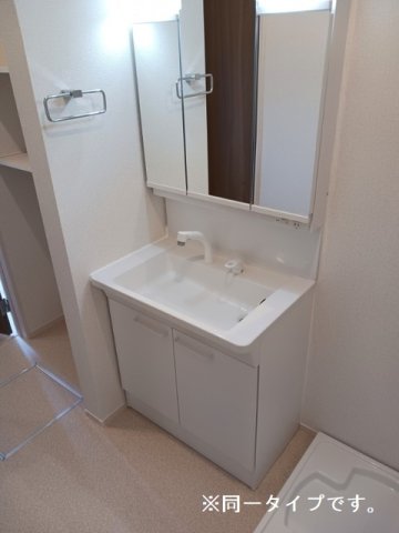 洗面設備　使いやすい洗面所です