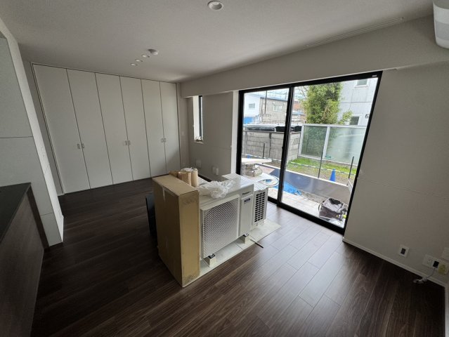 居室・リビング　★明るいフローリングの角部屋です★