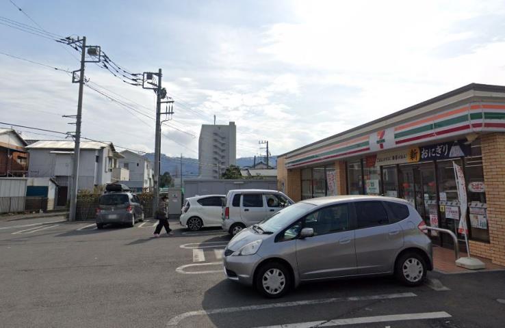 コンビニ　セブンイレブン（コンビニ）まで1298m