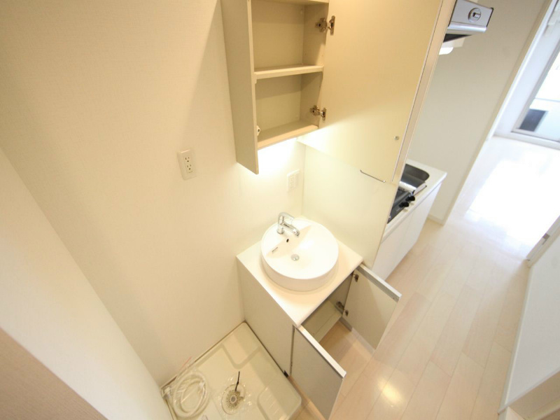 洗面設備　独立洗面台（収納スペース有）