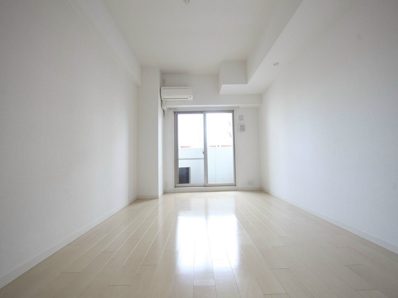 バルコニー　洋室8.8帖　エアコン完備　南面バルコニー