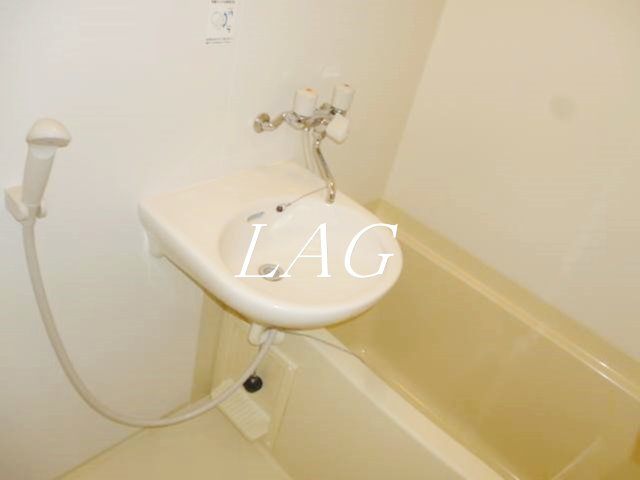 バス・シャワールーム　お風呂（同仕様）です。
