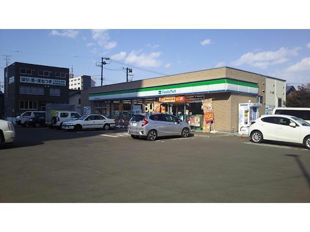 コンビニ　ファミリーマート札幌北1条東11丁目店（コンビニ）まで233m