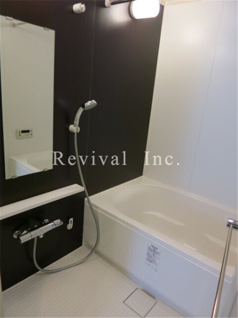 バス・シャワールーム　追い焚き・浴室乾燥完備でございます