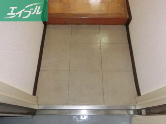 玄関　同じ物件の類似部屋の写真です。現状を優先します。