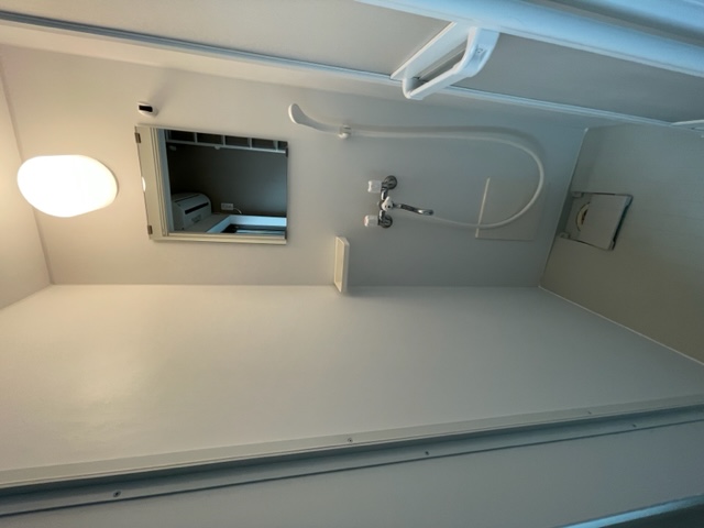 キッチン　ミニ冷蔵庫付きの便利なキッチン