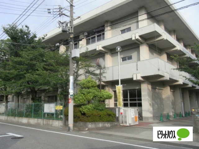 中学校　伊丹市立松崎中学校（中学校）まで148m