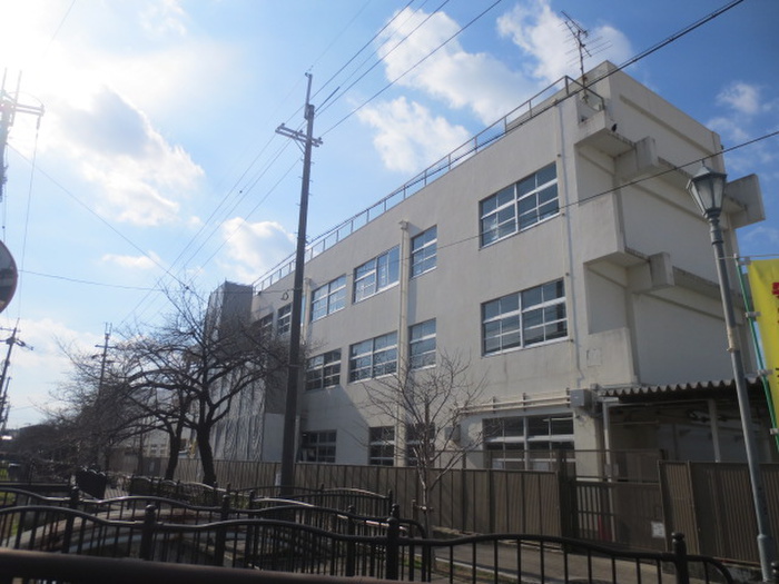 小学校　東大阪市長瀬北小学校（小学校）まで53m