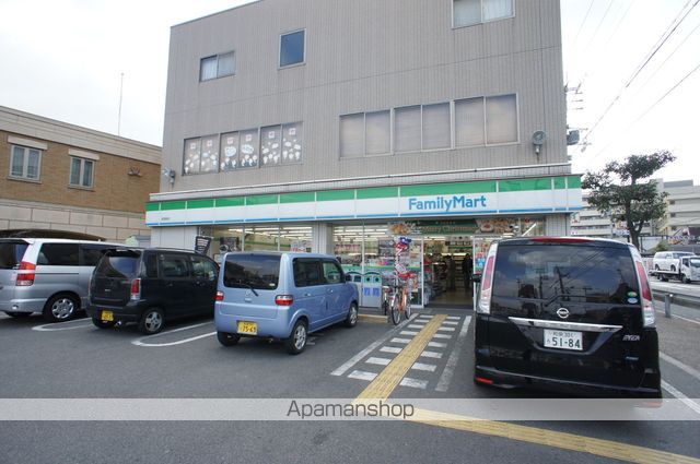 コンビニ　ファミリーマート（コンビニ）まで239m