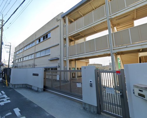 小学校　東大阪市立弥刀小学校（小学校）まで557m