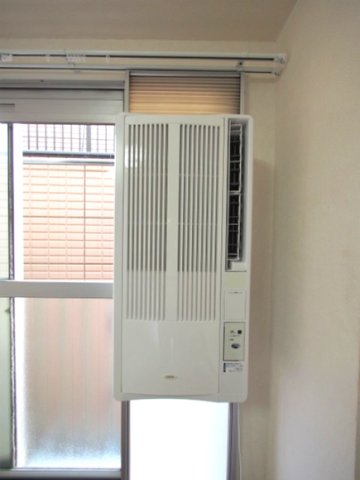 その他設備　快適に過ごせるウインドエアコン付