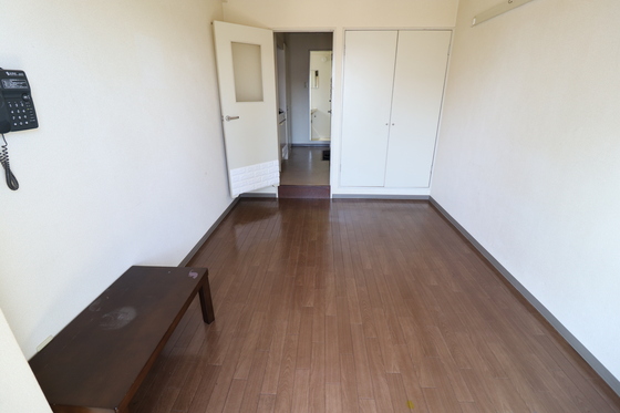 居室・リビング　※別号室のお写真です。