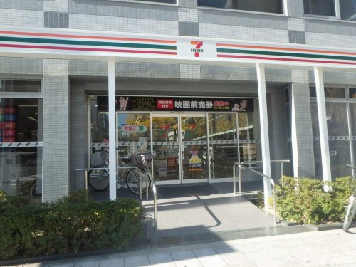 コンビニ　セブンイレブン　大阪靭本町２丁目店（コンビニ）まで398m
