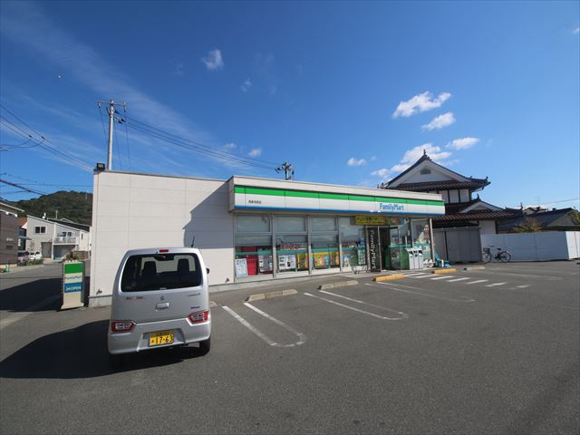 コンビニ　ファミリーマート西条寺家店（コンビニ）まで393m