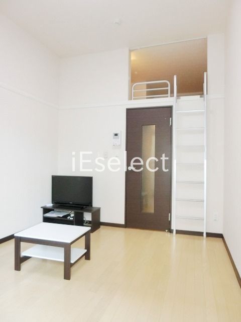 居室・リビング　家具家電付きでお引越しもらくらく。