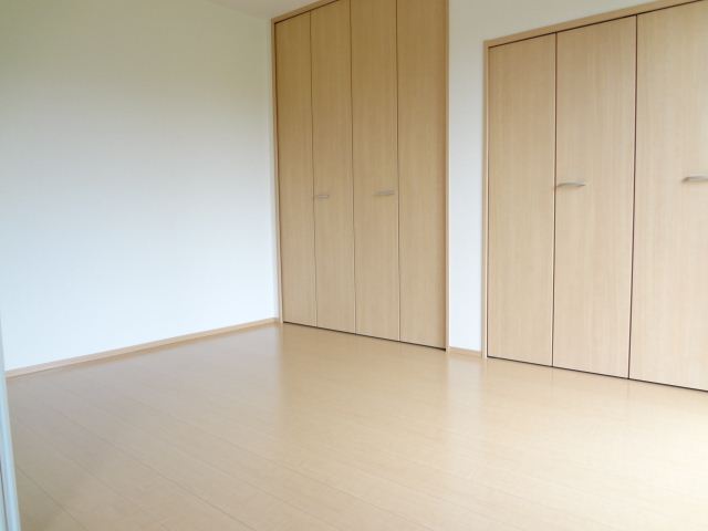 その他部屋・スペース　５．５帖のお部屋とリビングをつなげて使う事もできます。