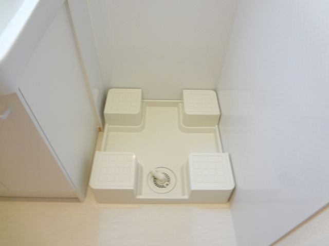 その他　洗濯機置場には防水パンが付いてます。