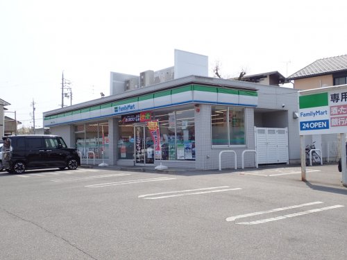 コンビニ　ファミリーマート　梅森坂三丁目店（コンビニ）まで112m