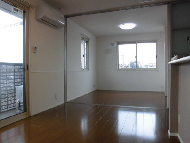 居室・リビング　室内