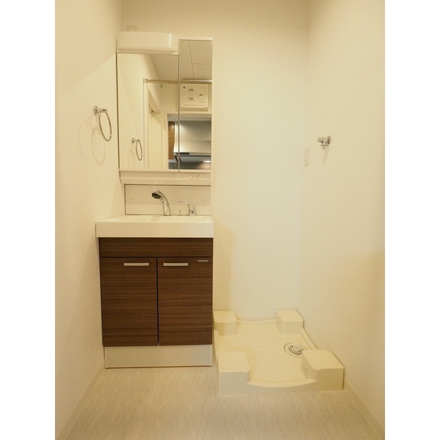 洗面設備　※室内写真は全て別号室のものです。