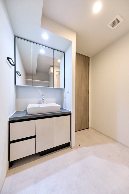 洗面設備　※写真は同タイプ住戸です。