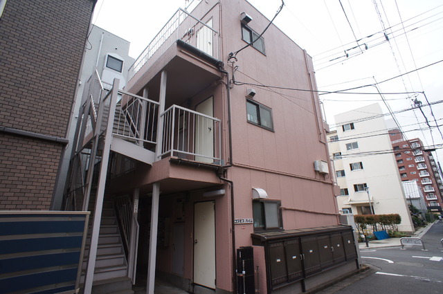 建物外観　周辺の利便設備が充実☆