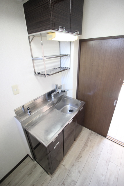 キッチン　二口コンロも置けてお料理のレパートリーも増えますね♪