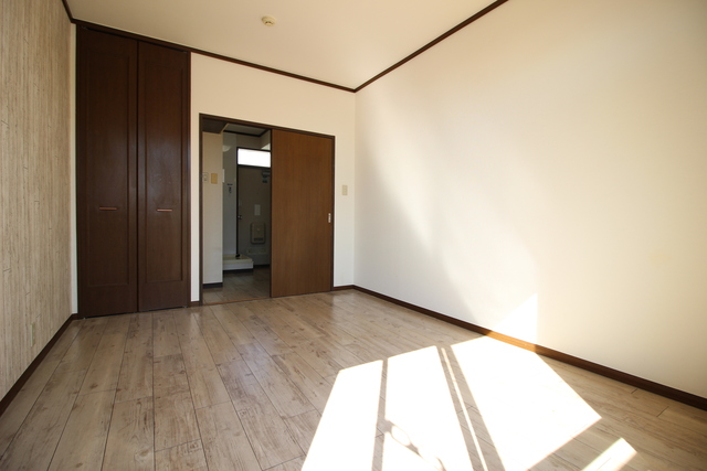 その他部屋・スペース　南東向きで日当たり良好なお部屋！暖かな日差しが入ります♪