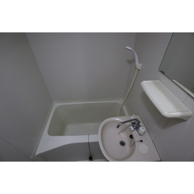 洗面設備　同型写真です