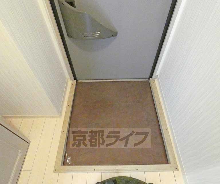 玄関　シックな色の玄関です。