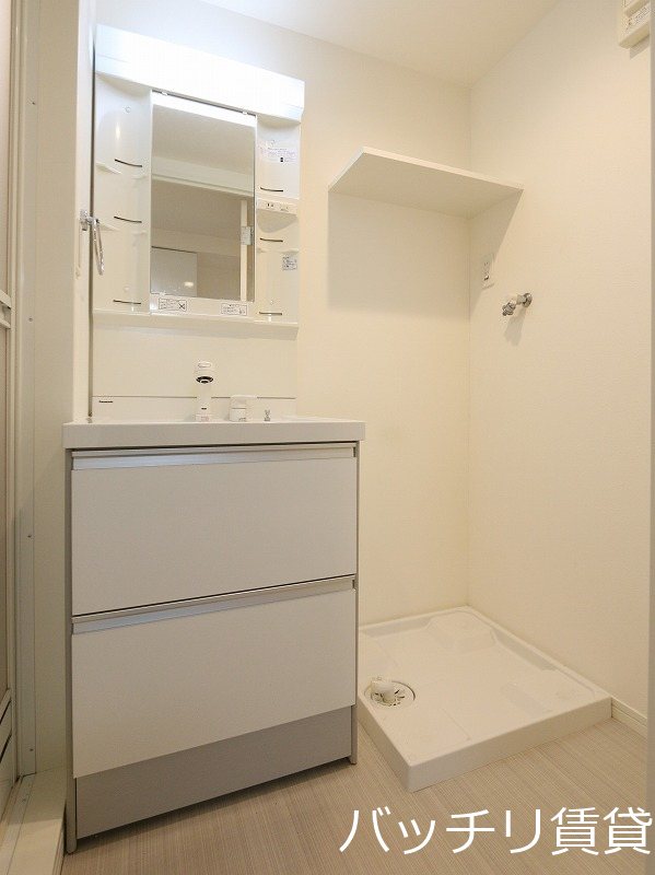 洗面設備　画像は別号室タイプの為、現状を優先致します。