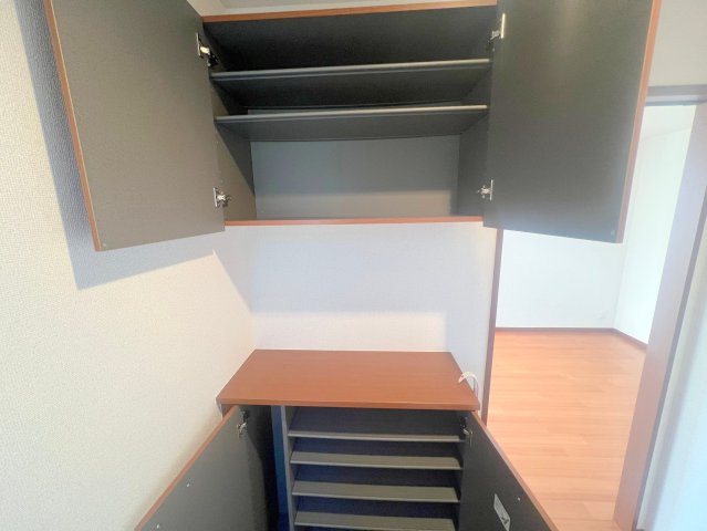 収納　大きいシューズボックスは靴がいっぱい入れれますね。