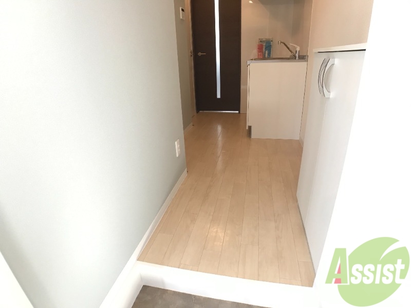 玄関　玄関から撮影しました。敷居が高くなくて安心ですね。