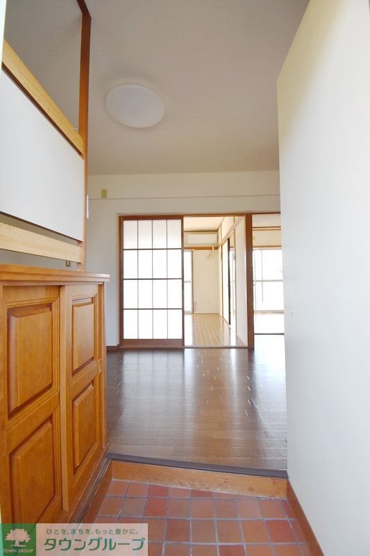 玄関　リビング/居室