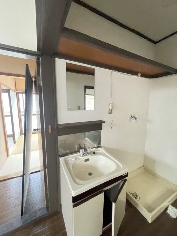 洗面設備　（退去前につき前募集時の写真になります）