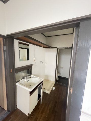 洗面設備　（退去前につき前募集時の写真になります）