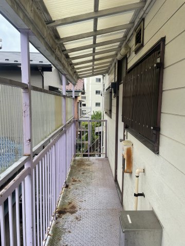 玄関　（退去前につき前募集時の写真になります）