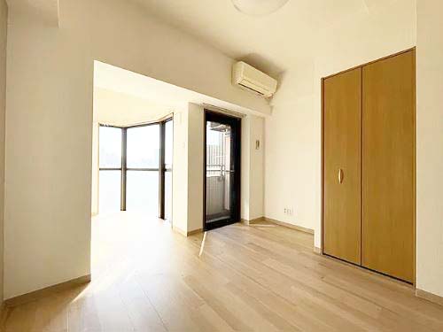 居室・リビング　★2面採光、風通しも良好★