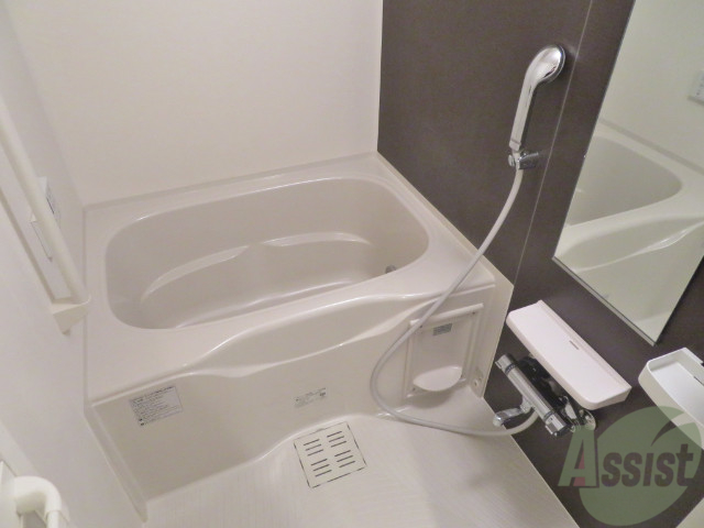 バス・シャワールーム　バスルームはこちらです。広々としてゆったり休めます。