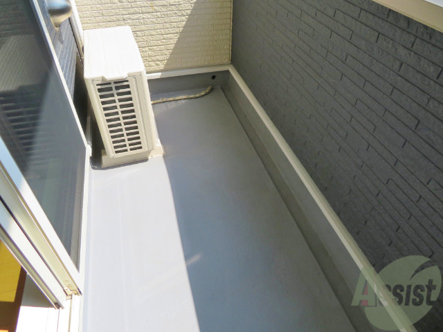 バルコニー　バルコニーは洗濯物がはかどりそうな広さがありますよ。