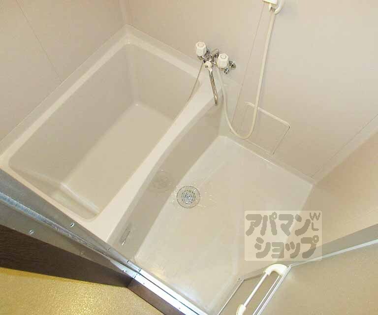 バス・シャワールーム　広くて快適！