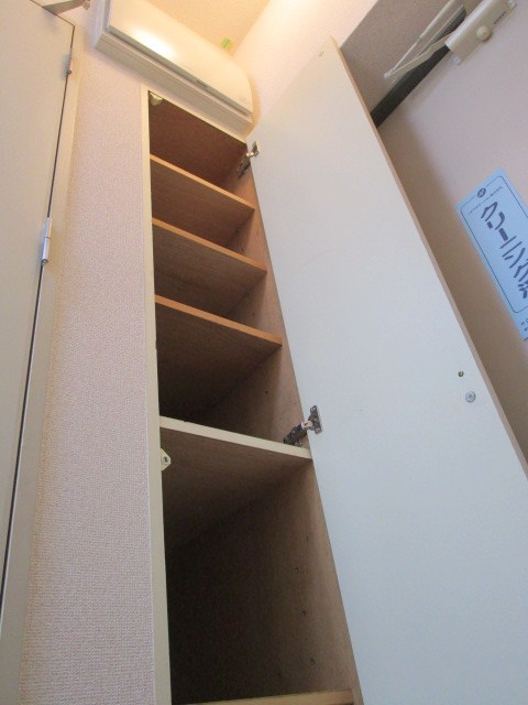 玄関　たくさん入るシューズボックス