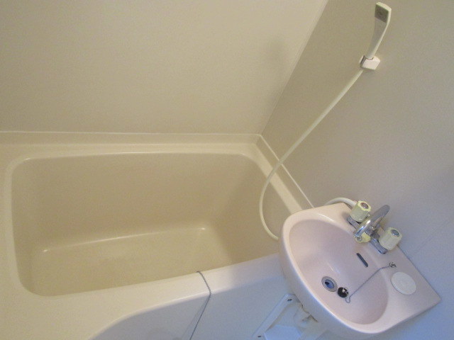 洗面設備　朝の身支度に便利な洗面台