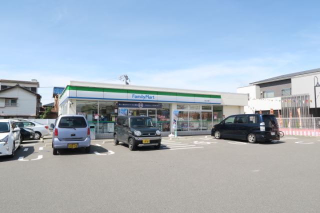 コンビニ　ファミリーマート　江場（コンビニ）まで200m