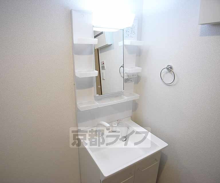 洗面設備　独立洗面台です